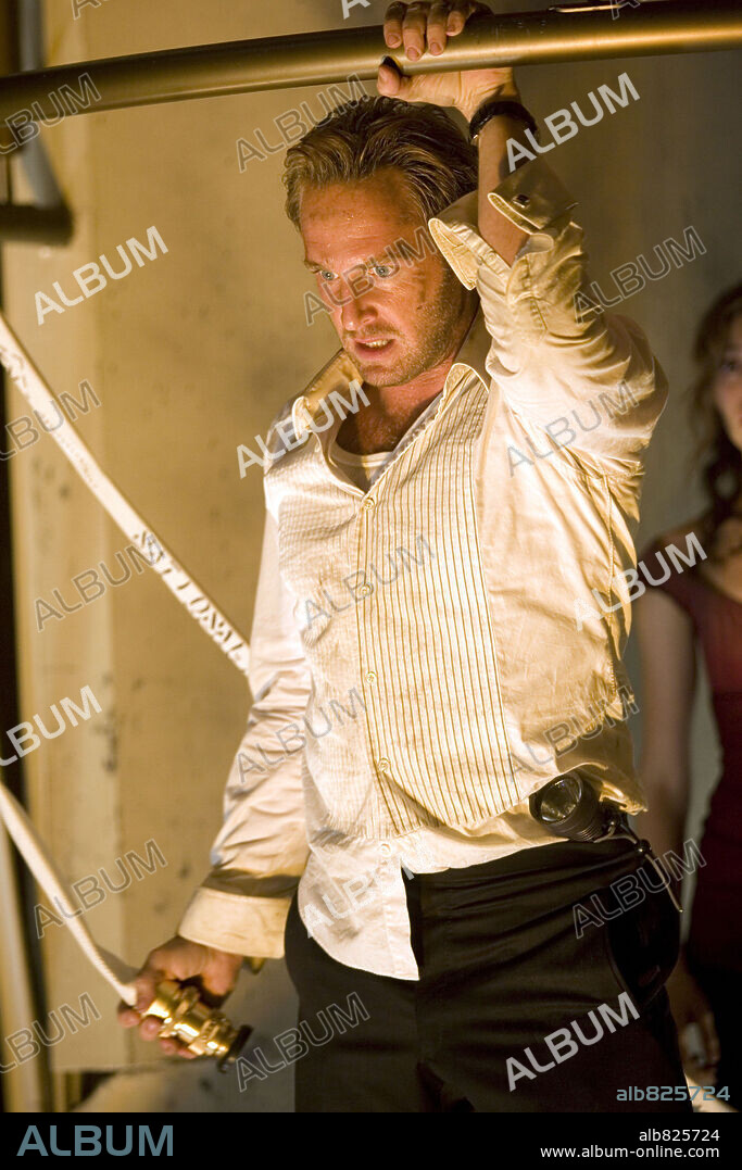 JOSH LUCAS in POSEIDON, 2006, directed by WOLFGANG PETERSEN. Copyright WARNER BROS.