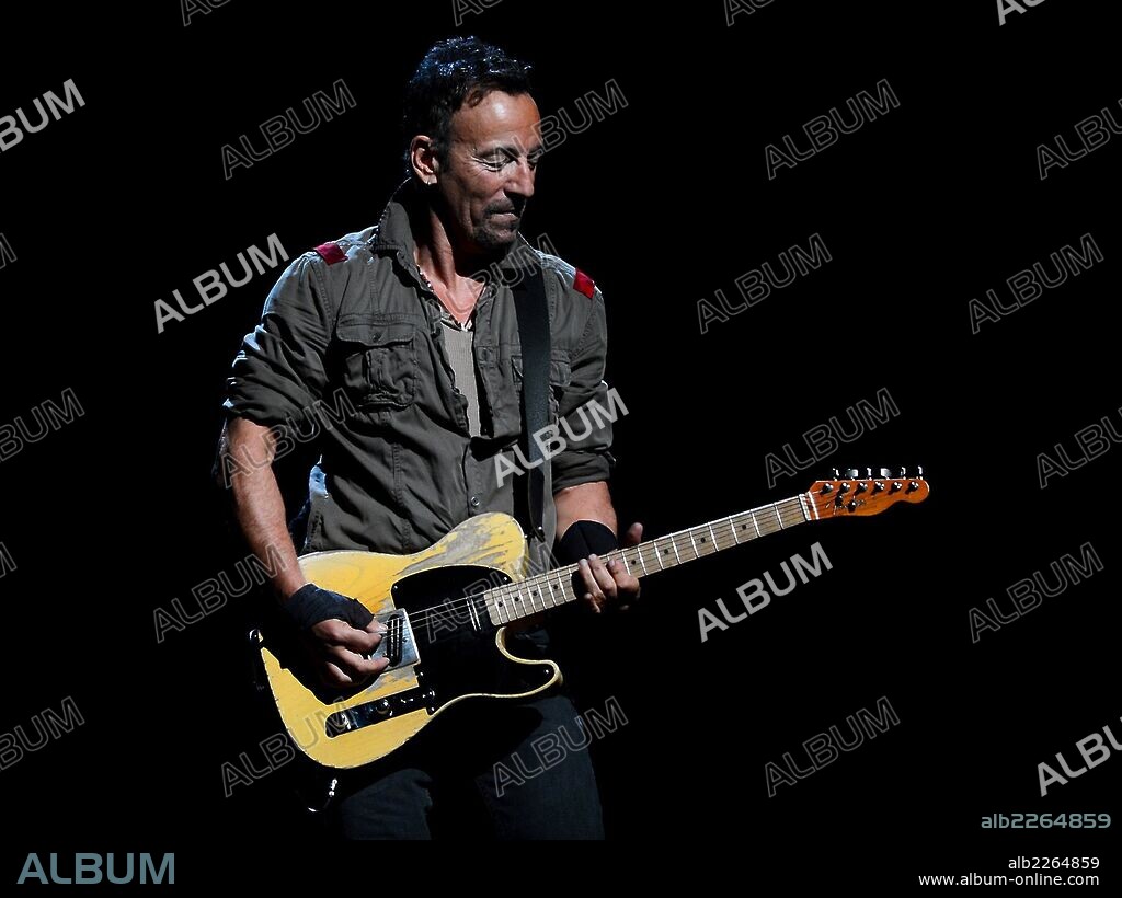 April 19, 2014 - Charlotte, NC, USA - Bruce Springsteen performs at Time Warner Cable Arena in Charlotte, N.C., on Saturday, April 19, 2014. 19/04/2014