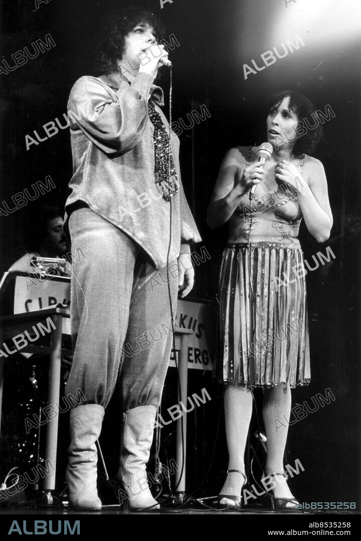 T h sångerskan Eva Rydberg tillsammans med Ewa Roos på Kronprinsen i Malmö 1979. Eva Ryd berg / Eva Roos Sångare Artist scen1979. (c) Sydsvenskan / IBL Bildbyrå.