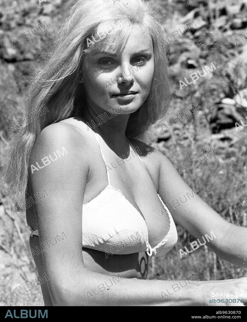 VICTORIA VETRI in WHEN DINOSAURS RULED THE EARTH, 1970, directed by VAL GUEST. Copyright HAMMER FILM PRODUCTIONS.
