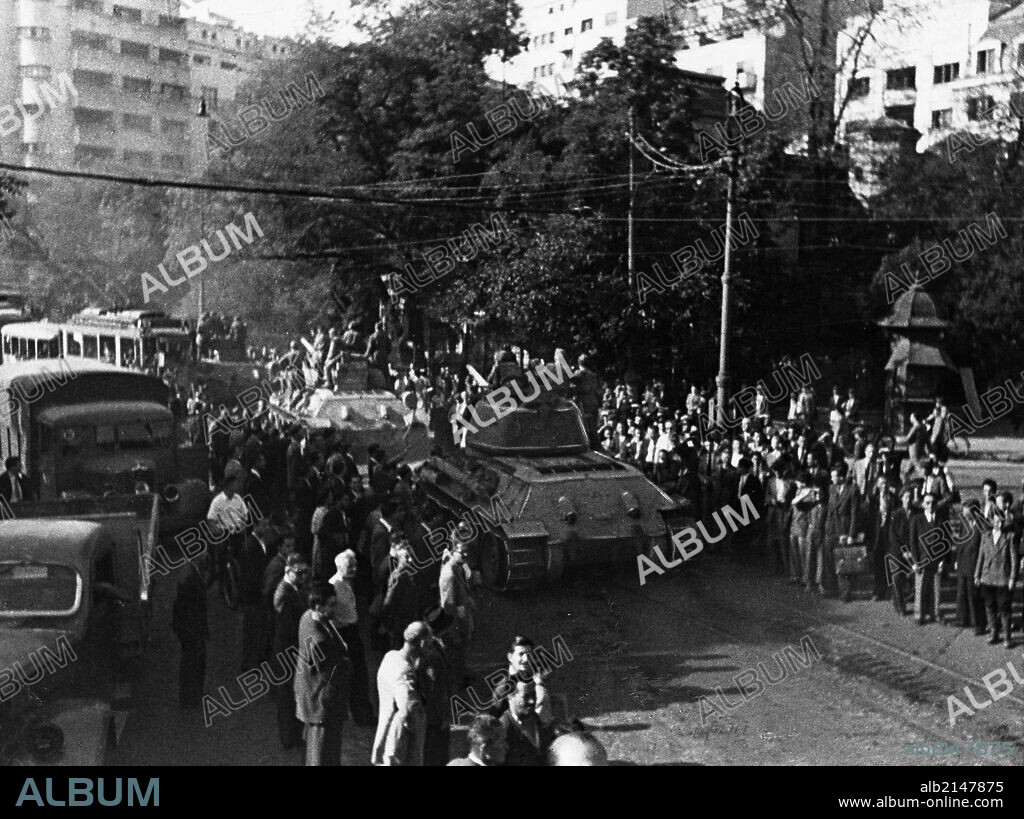 Soviet troops entering bucharest, the capital of rumania, 1944. 01/02/1944