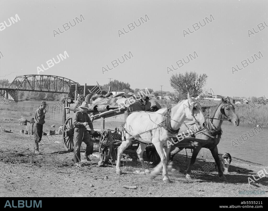 DOROTHEA LANGE. Migrant family cleaning up. Near Vale, Malheur County, Oregon.