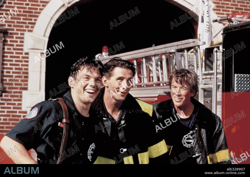 JASON GEDRICK, SCOTT GLENN and WILLIAM BALDWIN in BACKDRAFT, 1991, directed by RON HOWARD. Copyright UNIVERSAL PICTURES.