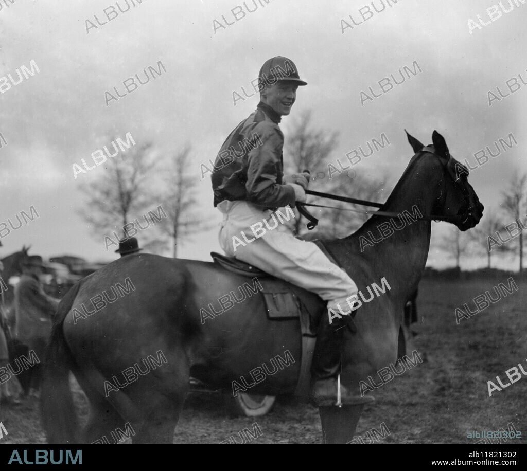 Oxford University Chases at Bletchington . Lord Weymouth . 1926.