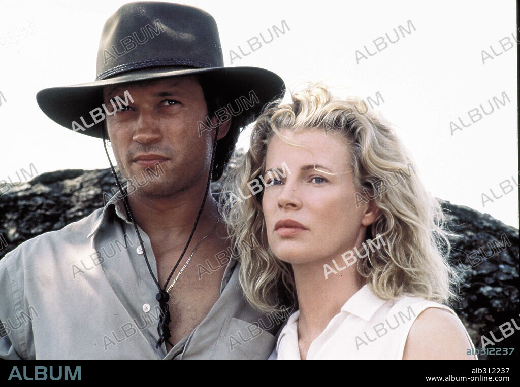 KIM BASINGER y VINCENT PEREZ en SOÑÉ CON ÁFRICA, 2000 (I DREAMED OF AFRICA), dirigida por HUGH HUDSON. Copyright COLUMBIA PICTURES / ENDRENYI, EGON.