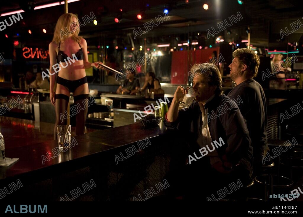 BRAD WILLIAM HENKE, GILLIAN JACOBS and SAM ROCKWELL in CHOKE, 2008, directed by CLARK GREGG. Copyright ATO PICTURES/ARAMID ENTERTAINMENT FUND/CHOKE FILM/CONTRAFILM / MIGLIO, JESSICA.
