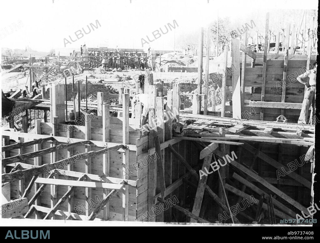 Madrid, October 1945. Santiago Bernabéu Stadium. Works on the new Real Madrid field. In the image, stands, accesses and general services during its construction.