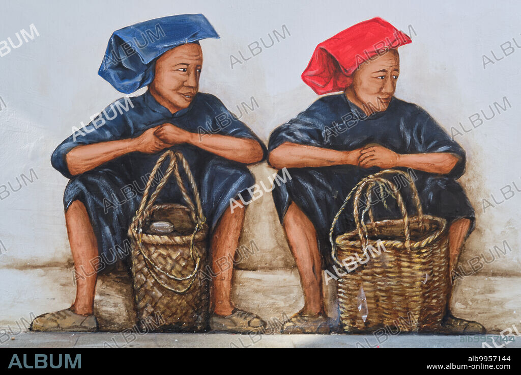 Singapore: Mural by artist Yip Yew Chong in Chinatown, depicting so-called Samsui women, female Chinese immigrant labourers. Originally an accountant, Yip Yew Chong became a full time artist in 2018.