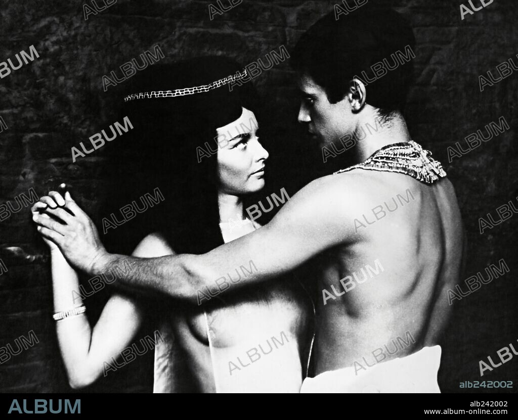 BARBARA BRYLSKA in PHARAOH, 1966 (FARAON), directed by JERZY KAWALEROWICZ. Copyright HORIZON FILMS.