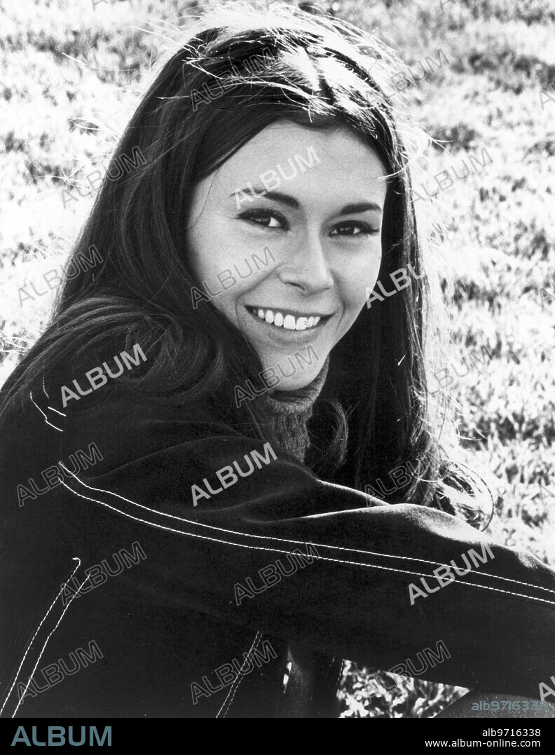 KATE JACKSON in NIGHT OF DARK SHADOWS, 1971, directed by DAN CURTIS. Copyright Metro-Goldwyn-Mayer (MGM).