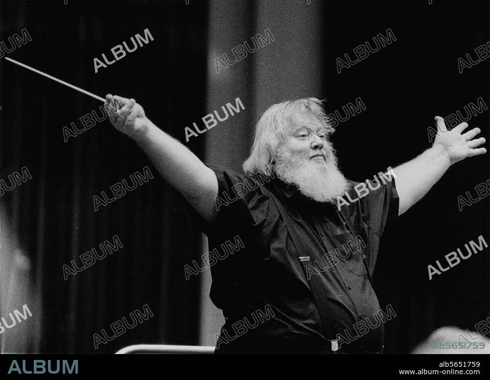 Segerstam, Leif finn. Dirigent und Komponist, geb. 2.3.1944 in Vaasa. Segerstam bei einer Konzertprobe mit der Staatsphilharmonie Rheinland-Pfalz. Foto, o. O. u. J. (um 1985?).