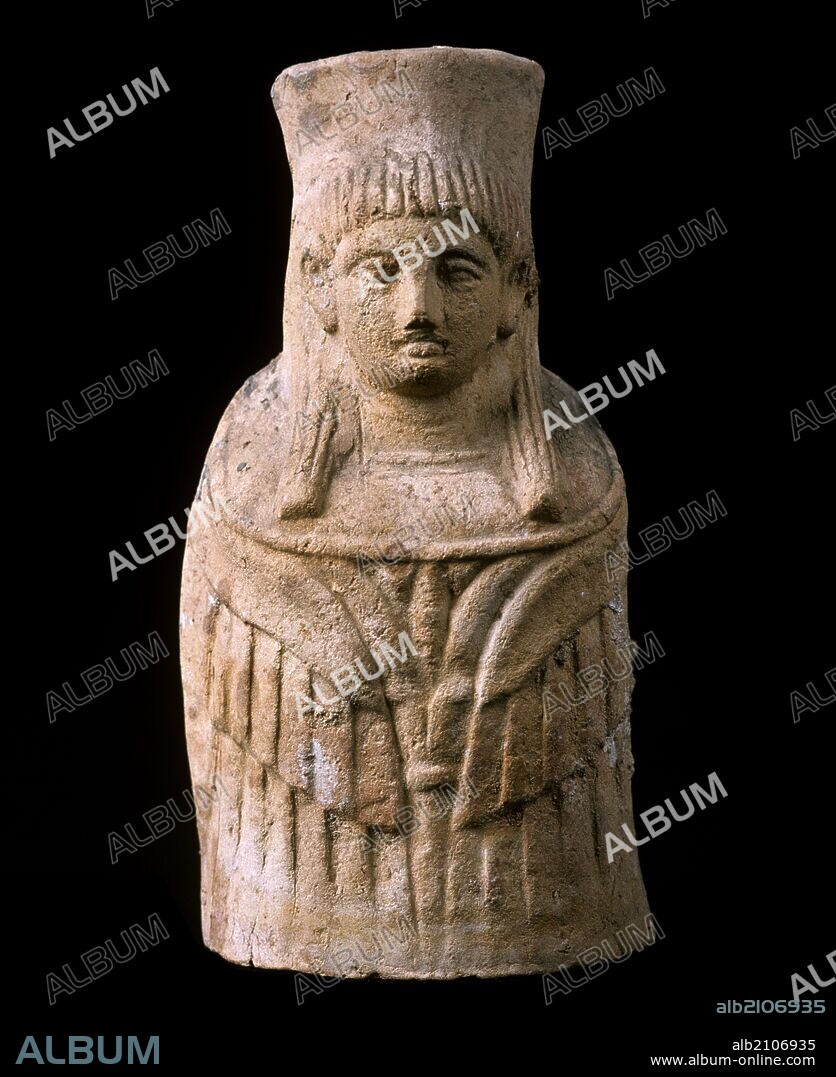 ESTATUILLA DE LA DIOSA TANIT DE TERRACOTA. ESCULTURA PUNICA. DEPOSITO: MUSEO PUIG DES MOLINS.