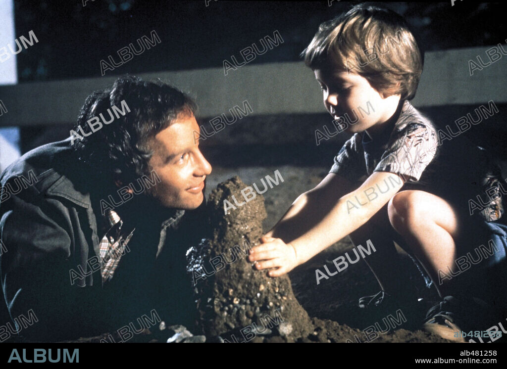 CARY GUFFEY und RICHARD DREYFUSS in UNHEIMLICHE BEGEGNUNG DER DRITTEN ART - DIE NEUE VERSION, 1977 (CLOSE ENCOUNTERS OF THE THIRD KIND), unter der Regie von STEVEN SPIELBERG. Copyright COLUMBIA PICTURES.