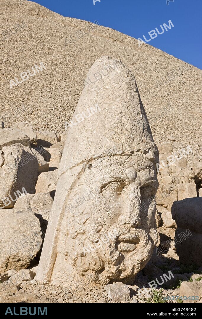 Ancient carved stone heads of the gods, head of Zeus, Nemrut Dagi (Nemrut Dag), on the summit of Mount Nemrut, UNESCO World Heritage Site, Anatolia, Turkey, Asia Minor, Eurasia.