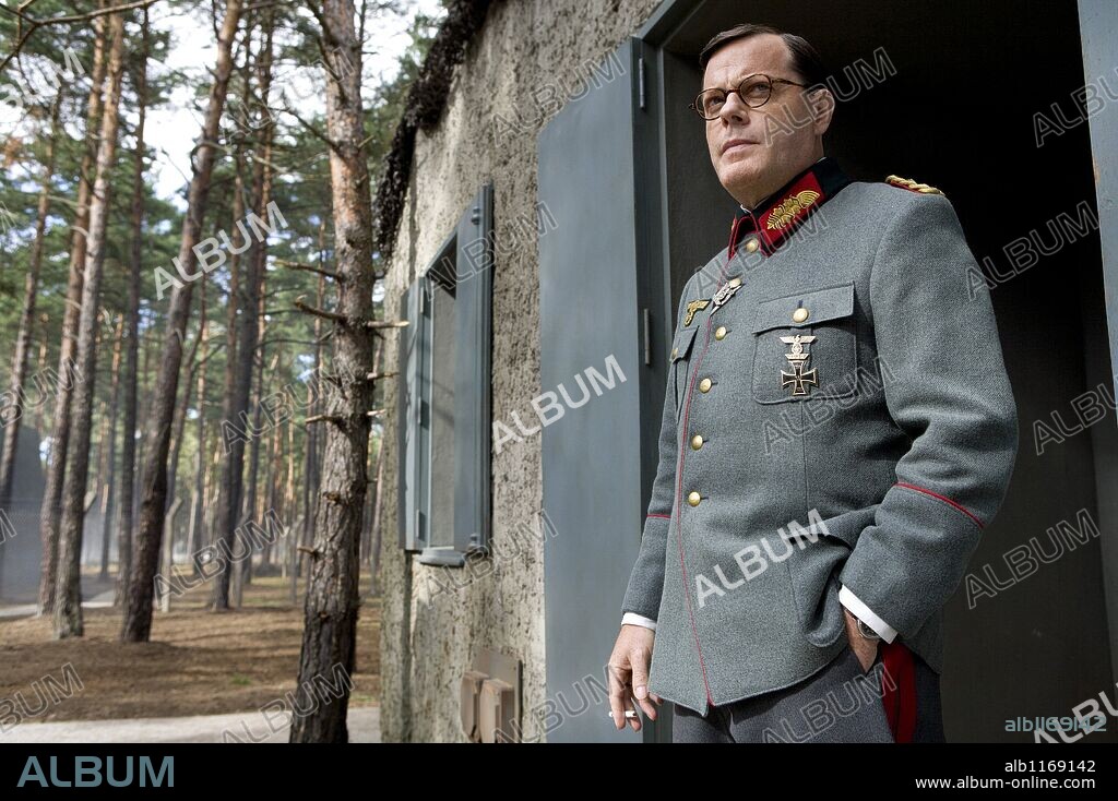 EDDIE IZZARD in VALKYRIE, 2008, directed by BRYAN SINGER. Copyright UNITED ARTISTS/ACHTE BABELSBERG FILM/BAD HAT HARRY PROD. / CONNOR, FRANK.