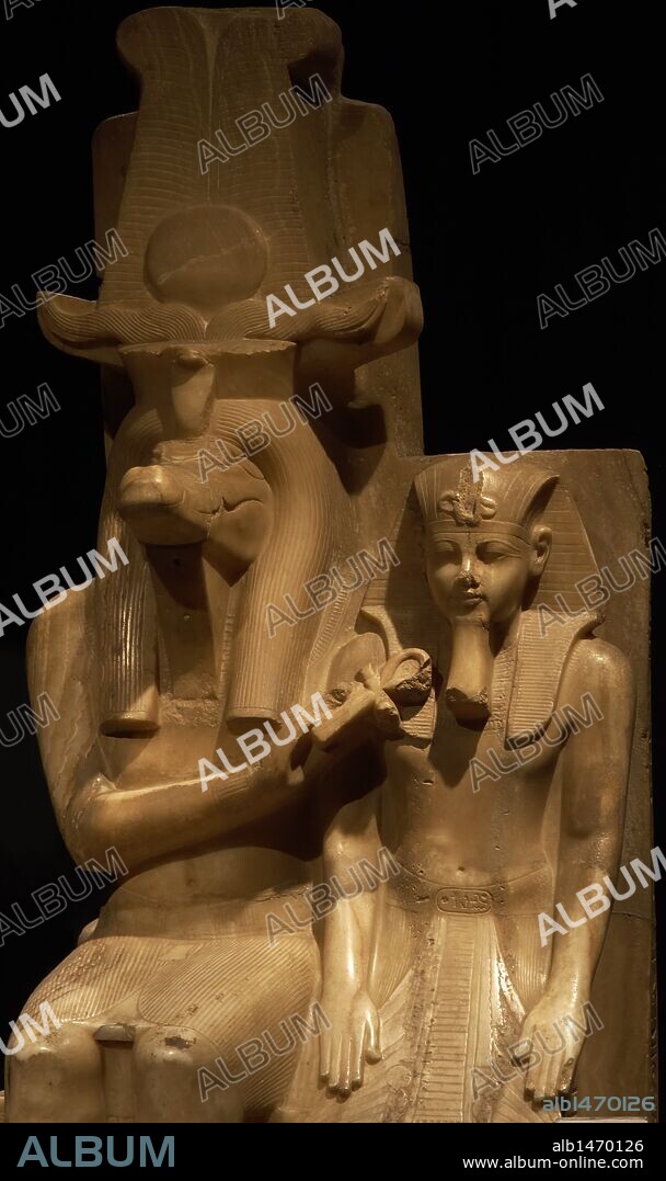 ARTE EGIPCIO. EGIPTO. Grupo escultórico de AMENHOTEP III y el DIOS SOBEK. Pieza procedente del Templo de Sobek en Dahamsha. DINASTIA XVIII. IMPERIO NUEVO. Museo de Luxor.