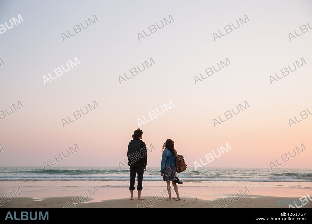JAVIER REY y MARIA LEON en SIN FIN, 2018, dirigida por CESAR ESTEBAN ALENDA y JOSE ESTEBAN ALENDA. Copyright Producciones Transatlánticas / Solita Films / Elamedia Estud.