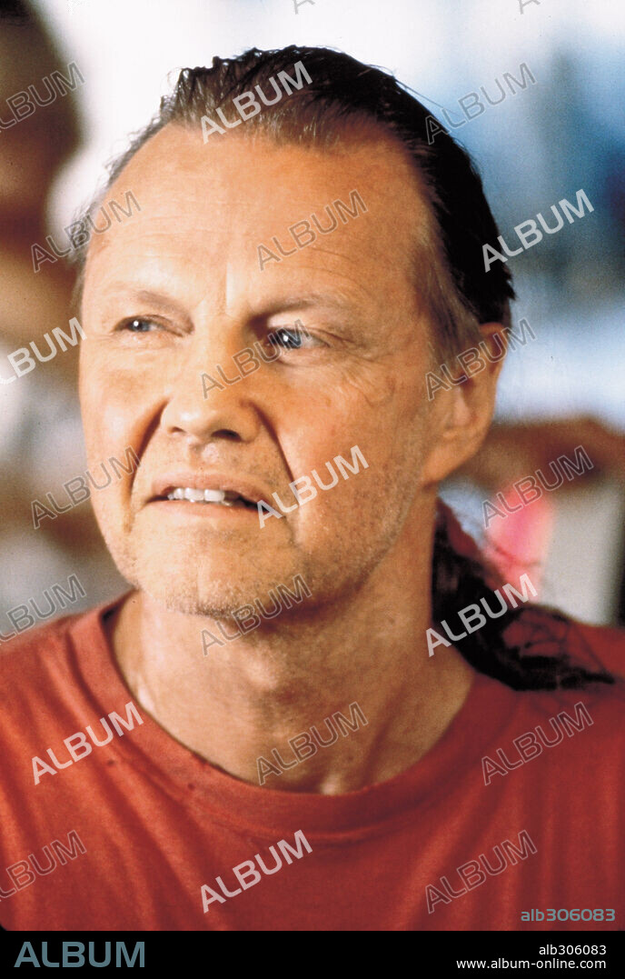 JON VOIGHT in ANACONDA, 1997, directed by LUIS LLOSA. Copyright COLUMBIA TRI STAR / REDIN, VAN.