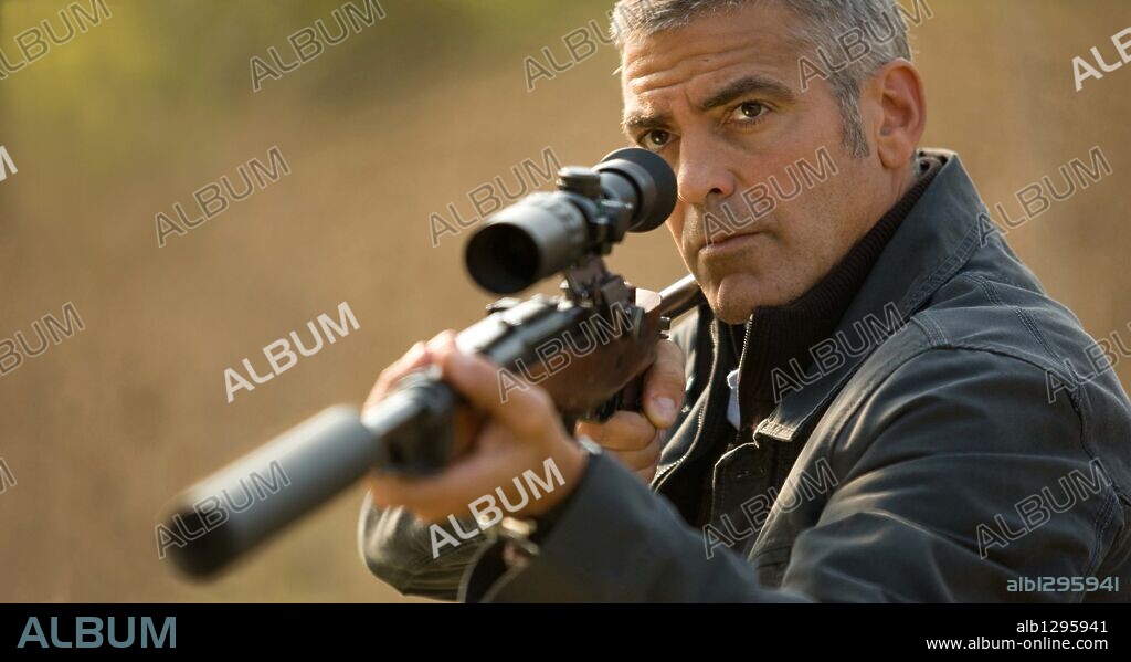 GEORGE CLOONEY in THE AMERICAN, 2010, directed by ANTON CORBIJN. Copyright FOCUS FEATURES/GREENLIT RIGHTS/SMOKE HOUSE/THIS IS THAT PROD.