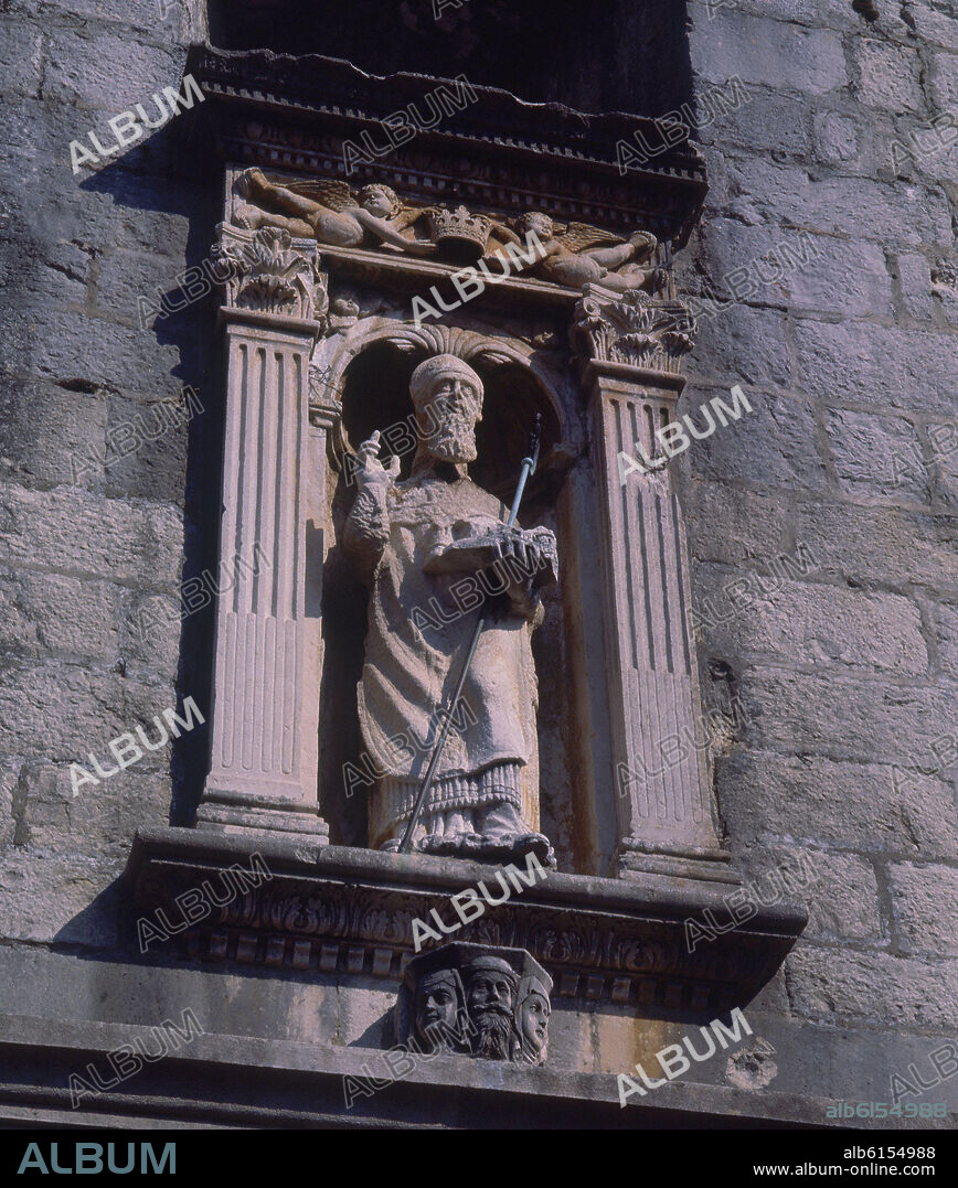 ESTATUA DE SAN BLAS PATRON DE DUBROVNIK EN LA HORNACINA DE LA PUERTA DE PILE - PUERTA DE ENTRADA A LA CIUDAD.