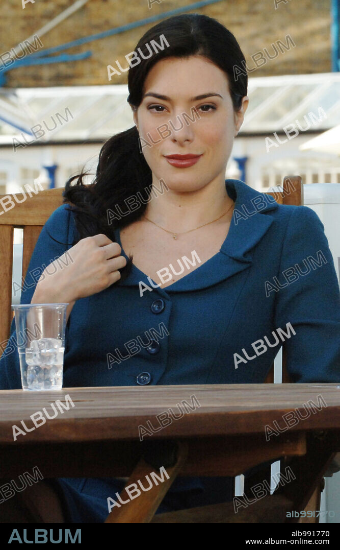 JAIME MURRAY in HUSTLE-TV, 2004, unter der Regie von ROBERT BAILEY. Copyright AMERICAN MOVIE CLASSICS (AMC)/BRITISH BROADCASTING CORPORATI.