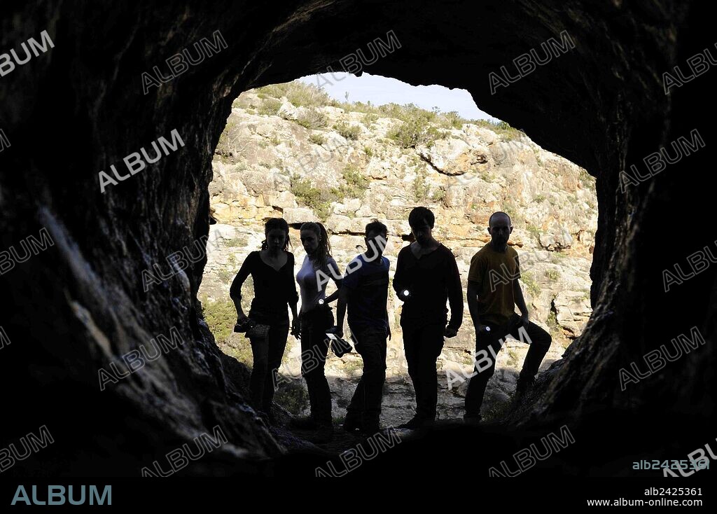 LA CUEVA, 2014, dirigida por ALFREDO MONTERO. Copyright Filmax internacional/Morena Films / HARO, JOSE.