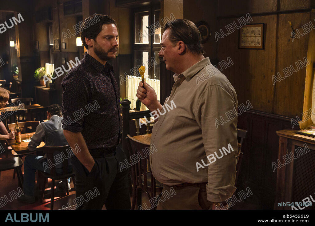 DANIEL BRUHL and PETER KURTH in NEXT DOOR, 2021 (NEBENAN), directed by DANIEL BRUHL. Copyright Warner Bros. Film Productions Germany.