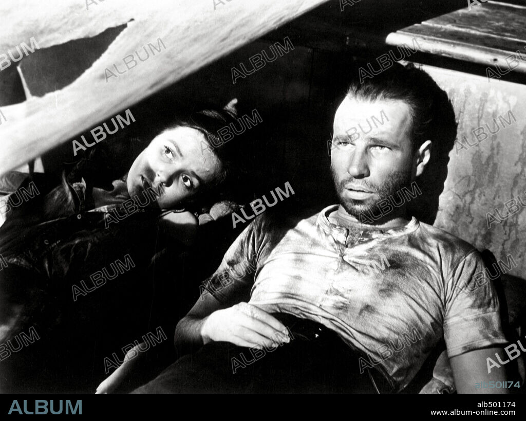 HUME CRONYN y MARY ANDERSON en NÁUFRAGOS, 1944 (LIFEBOAT), dirigida por ALFRED HITCHCOCK. Copyright 20TH CENTURY FOX.