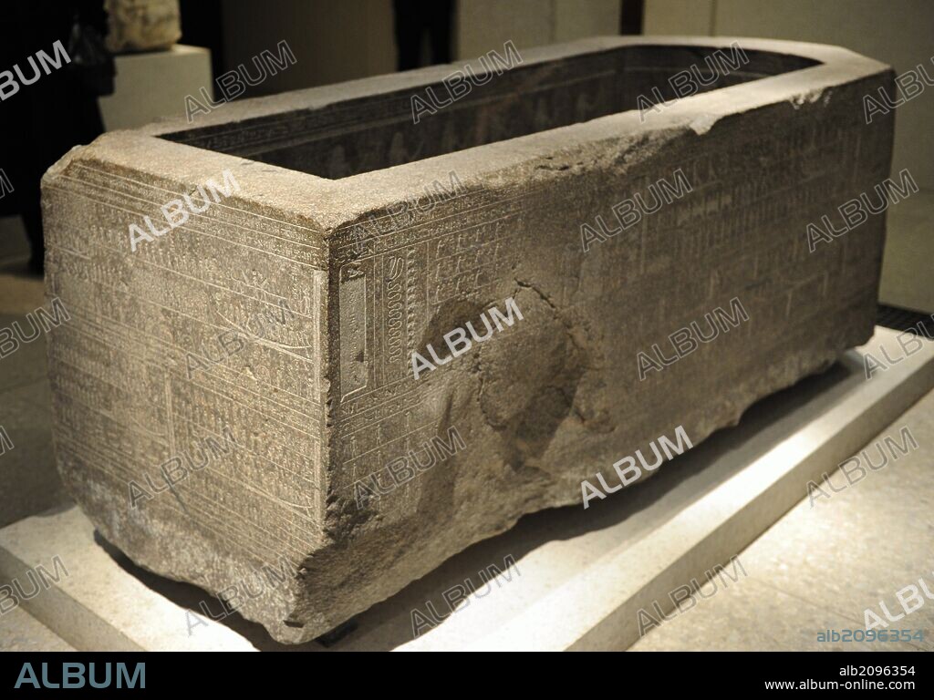 ARTE EGIPCIO. EGIPTO. Sarcófago de Djehapimus, alto funcionario real. Período Tardio de Egipto (Baja Epoca), 764-332 A. C. Granito. Neues Museum (Nuevo Museo). Berlín. Alemania. Europa.