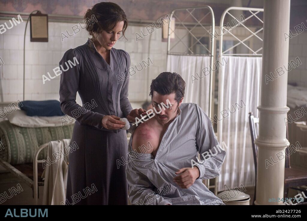 JIM STURGESS and KATE BECKINSALE in ELIZA GRAVES, 2014, directed by BRAD ANDERSON. Copyright ICON PRODUCTIONS.