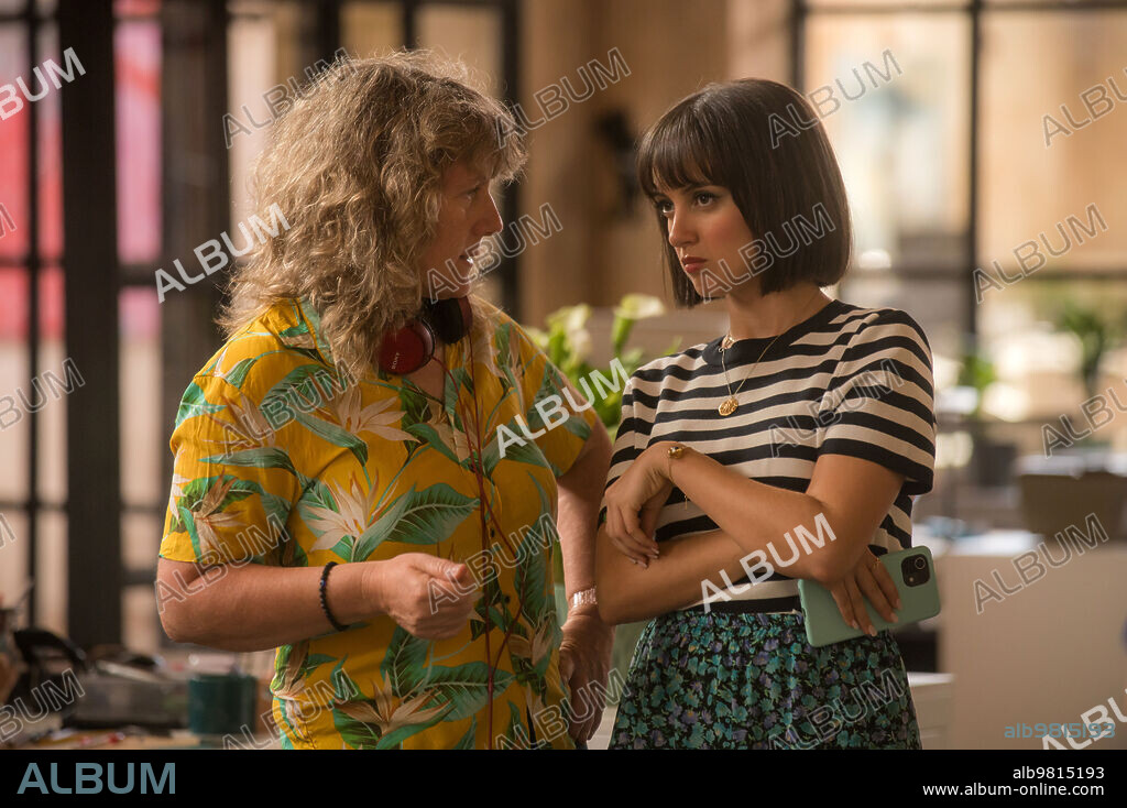 MAR OLID y MARIA DE NATI en AL OTRO BARRIO, 2024, dirigida por MAR OLID. Copyright TELECINCO CINEMA.