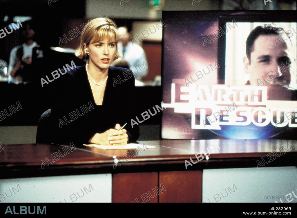 TEA LEONI in DEEP IMPACT, 1998, directed by MIMI LEDER. Copyright PARAMOUNT PICTURES / ARONOWITZ, MILES.