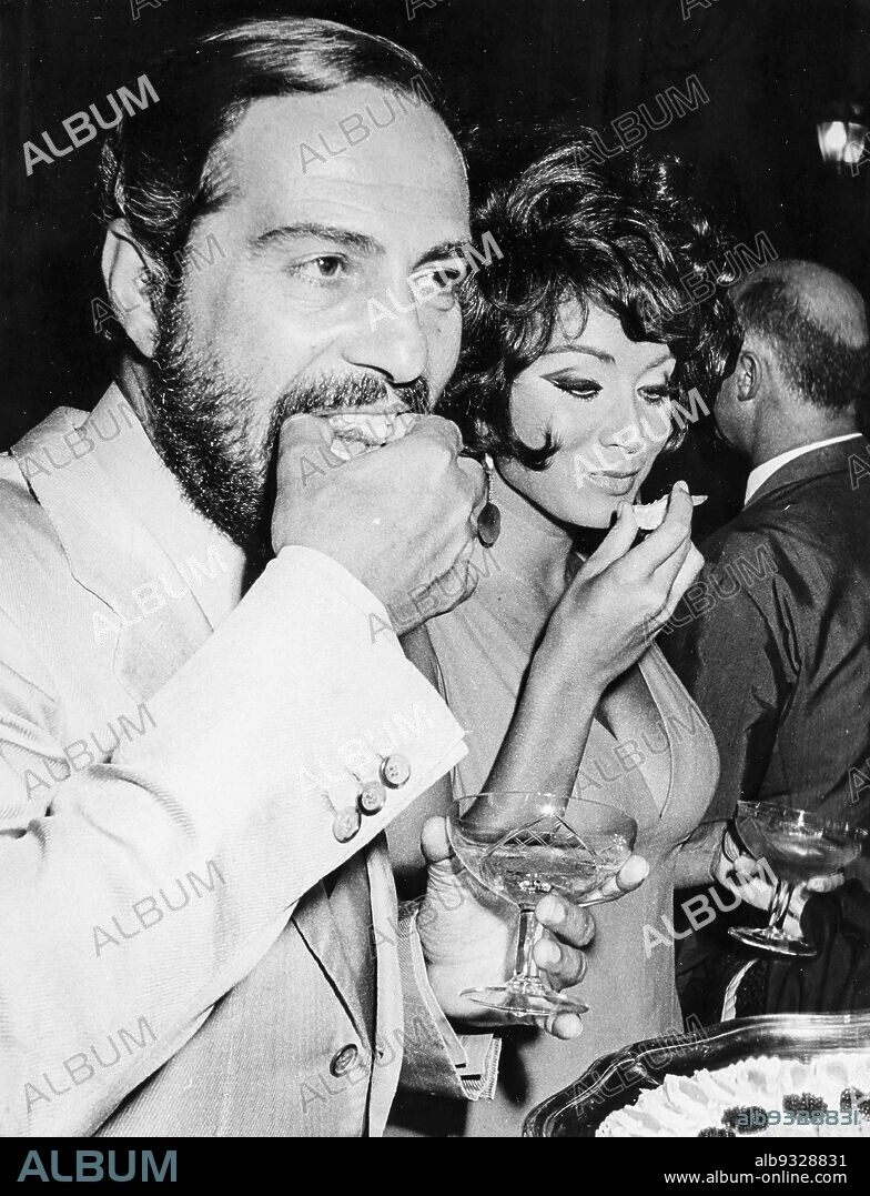 Nino Manfredi and Maria Grazia Buccella, 1968.