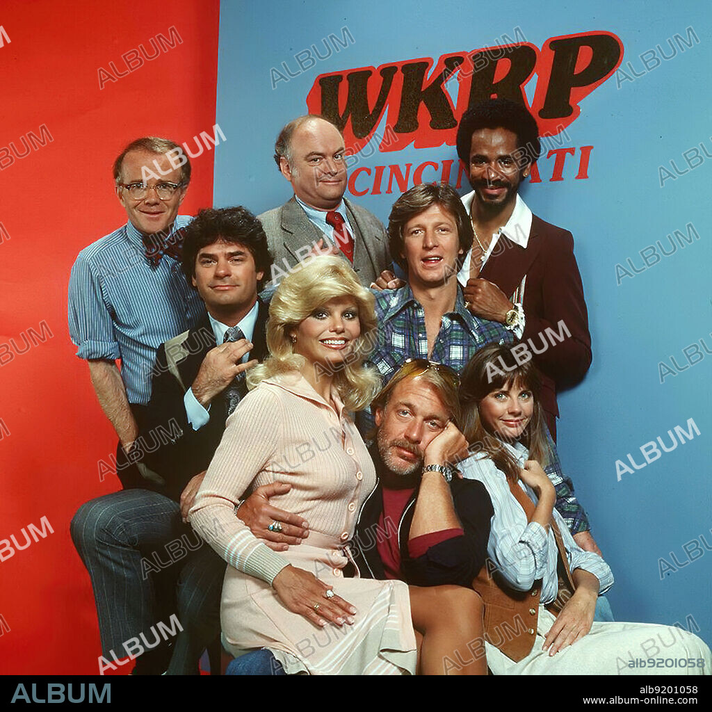 FRANK BONNER, GARY SANDY, GORDON JUMP, HOWARD HESSEMAN, JAN SMITHERS, LONI ANDERSON, RICHARD SANDERS and TIM REID in WKRP IN CINCINNATI, 1978, directed by ROD DANIEL and WILL MACKENZIE. Copyright MTM ENTERPRISES.