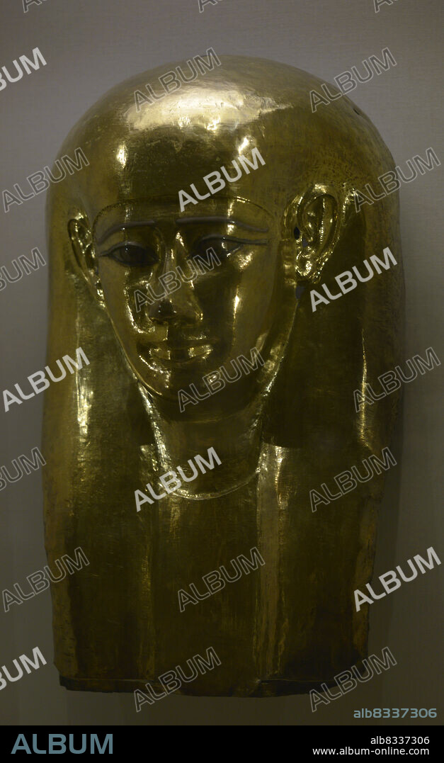 Máscara funeraria. Período Tardío de Egipto. Dinastía XXX. Plata dorada, 664-525 a.C. Museo Calouste Gulbenkian. Lisboa. Portugal.