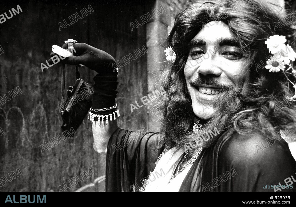 OCAÑA, UN RETRATO INTERMITENTE, 1978 (OCAÑA, RETRAT INTERMITENT), dirigida por VENTURA PONS. Copyright PRODUCCIONES ZETA.