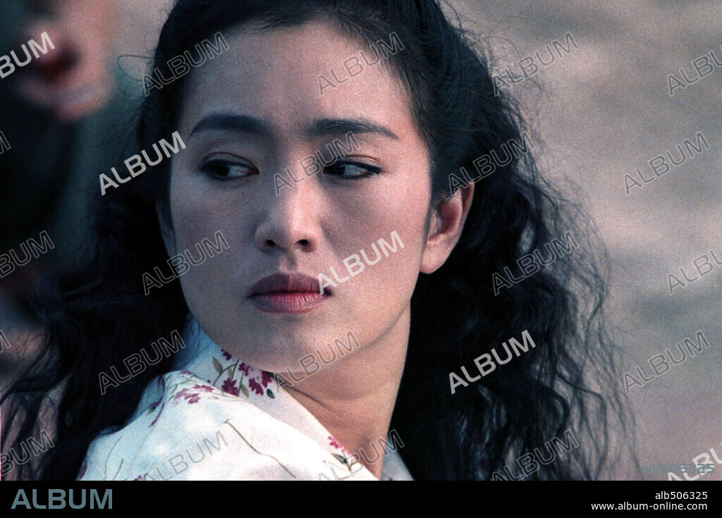 LI GONG in ZHOU YU'S TRAIN, 2002 (ZHOU YU DE HUO CHE), directed by XUN ZHOU. Copyright CHINA FILMS GROUP/GUANGDONG SANJIU FILM CO.