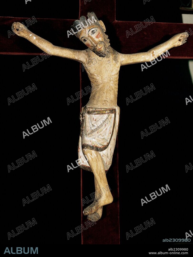 ARTE GOTICO. INICIOS DEL GOTICO. ESPAÑA. "CRISTO DE SOLSONA". Talla policromada de Cristo crucificado con los brazos y pies unidos por un solo clavo. En la cabeza lleva una corona real. Tamaño: 78 x 70 cm. Fechado hacia el año 1300, o en la segunda mitad del siglo XIII. Talla realizada en Solsona (provincia de Lleida, comarca del Solsonés, Cataluña). Algunos eruditos lo sitúan en una cruz procedente de Sant Martí de Centelles (Comarca de Osona). Museu Episcopal de Vic. Provincia de Barcelona. Comarca de Osona. Cataluña.