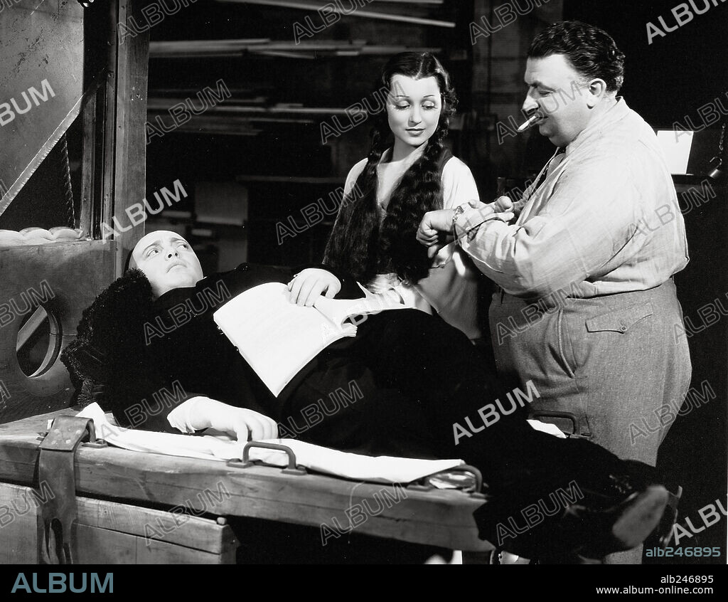 FRANCES DRAKE, KARL FREUND and PETER LORRE in MAD LOVE, 1935, directed by KARL FREUND. Copyright M.G.M.