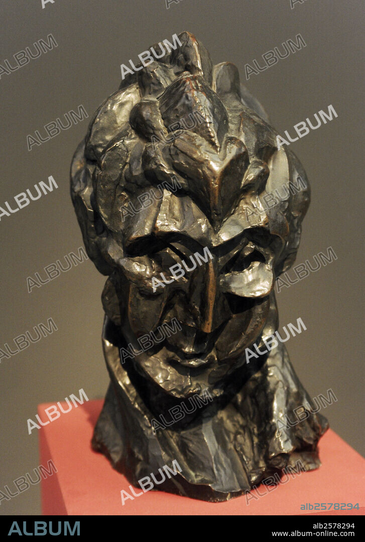 PABLO PICASSO. ARTE S. XX. ESPAÑA. PICASSO, Pablo Ruiz (Málaga,1881-Mougins, Francia,1973). Pintor español, el máximo exponente del arte del S. XX. "Cabeza de mujer" (Fernande),1909. Bronce. Galería Nacional de Praga. República Checa.