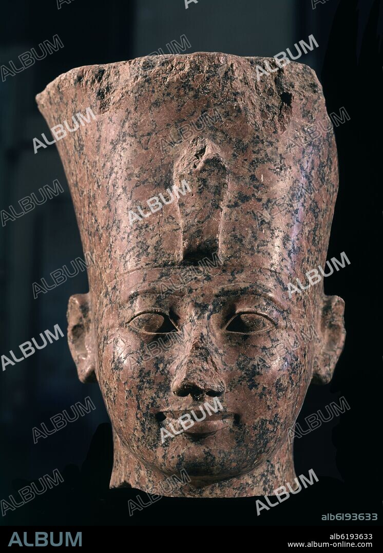 TUTMOSIS III - (XVIII DINASTIA) GRANITO ROSA. PROCEDE DEL TEMPLO DE AMON EN KARNAK. 37 CMS ALTURA.