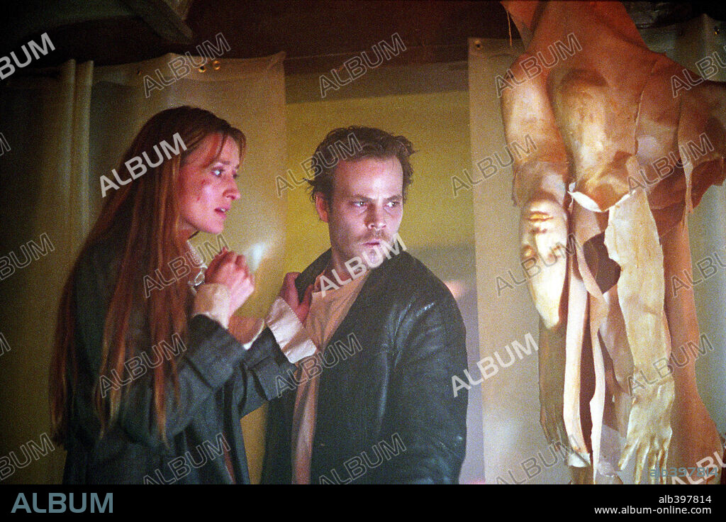 NATASCHA McELHONE and STEPHEN DORFF in FEARDOTCOM, 2002, directed by WILLIAM MALONE. Copyright MDP WORLWIDE.