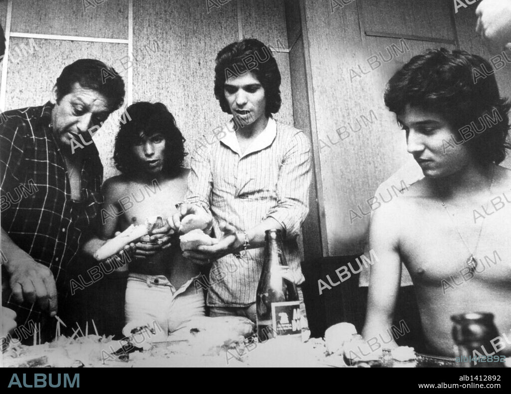 Camarón, Raimundo Amador y Tomatito durante un descanso de la grabación del disco 'La leyenda del tiempo'.