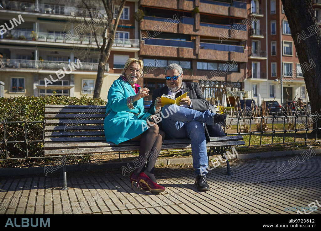 Madrid, 17/02/2022. Reportaje sobre los lugares de Madrid en la vida del escritor Antonio Machado. Paseo de Pintor Rosales, 58, casa de su amada Guiomar.  En la imagen, Alicia Viladomat, nieta de Guiomar, y Carlos Aganzo. Foto: Guillermo Navarro. ARCHDC.