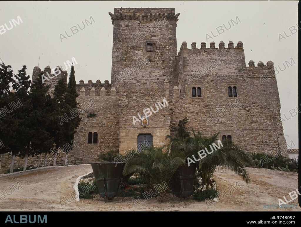 Espejo (Córdoba), julio de 1990. El castillo de Espejo, propiedad de los Duques de Osuna.