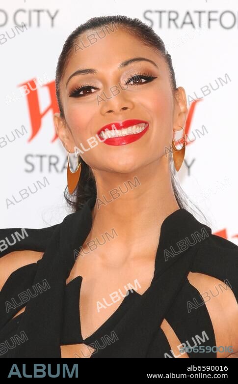 Nicole Scherzinger: Die amerikanische Taenzerin, Saengerin und Frontfrau der Tanz-und Musikgruppe Pussycat Dolls beim Grand Opening des Westfield Stratford Shopping Centre am 13.09.2011 in London||!!.