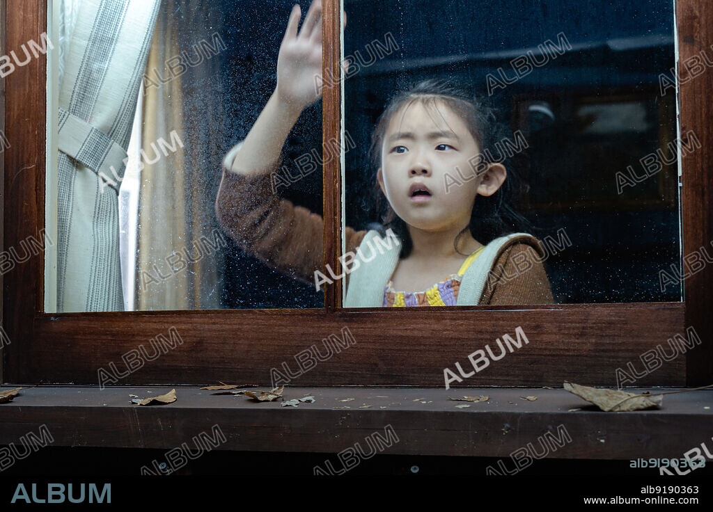 KRISTEN CUI dans KNOCK AT THE CABIN, 2023, réalisé par M. NIGHT SHYAMALAN. Copyright UNIVERSAL PICTURES.