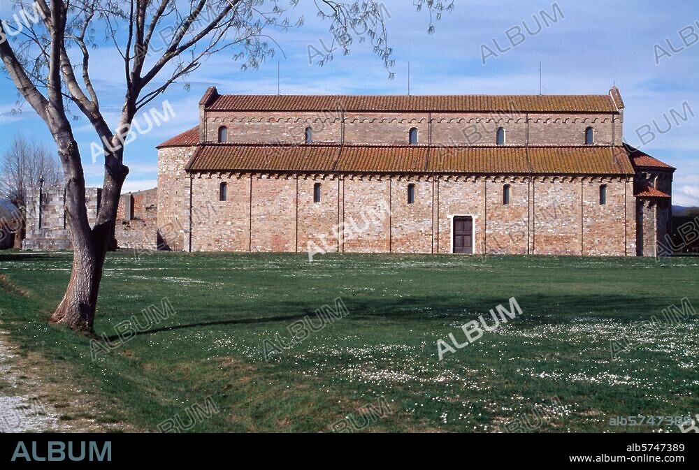 Grado, Basilica di San Pietro Apostolo/. (Chiesa di San Piero a Grado, Südansicht Filmsize: 4,5 × 6 cm.