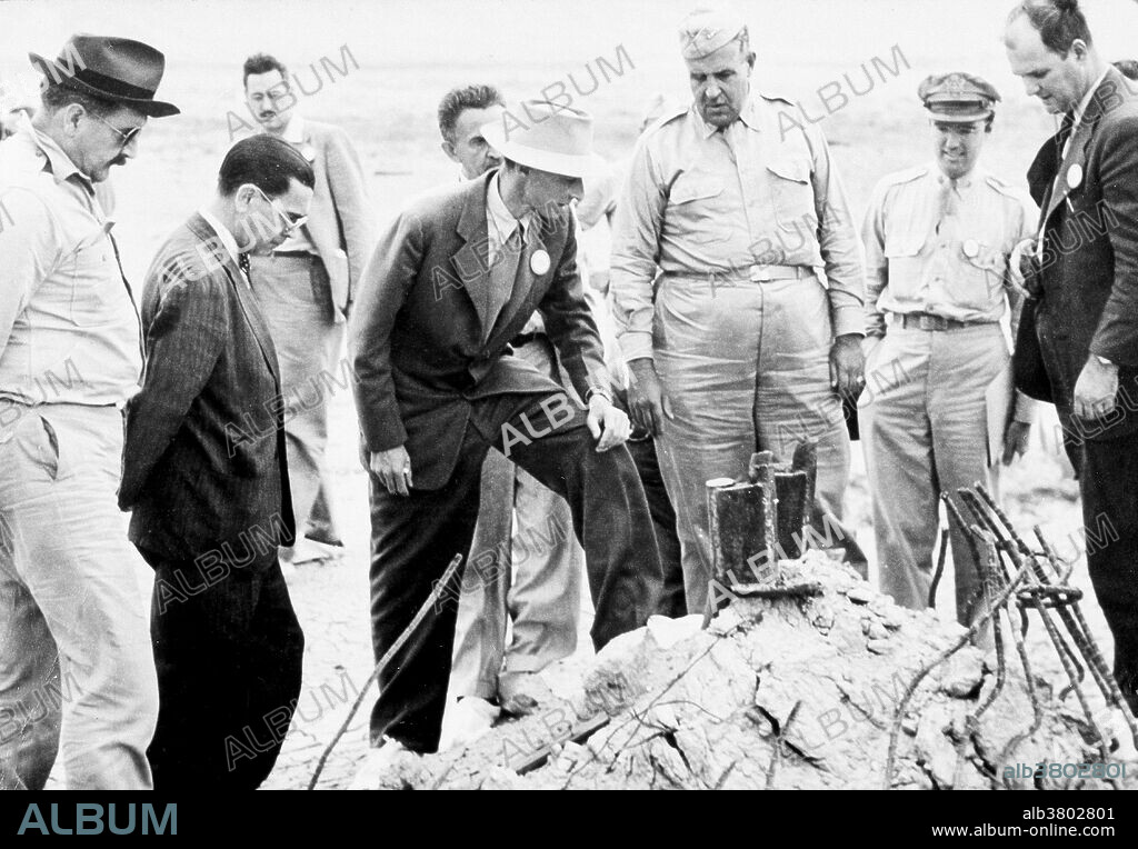 Oppenheimer and Groves, Ground Zero, 1945