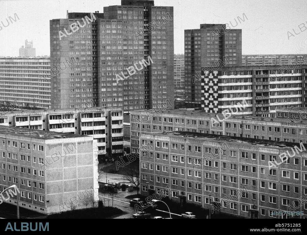 Berlin-Lichtenberg, Wohnsiedlung Hans-Loch-Viertel. Blick auf das Hans-Loch-Viertel (?). Foto, 1983.